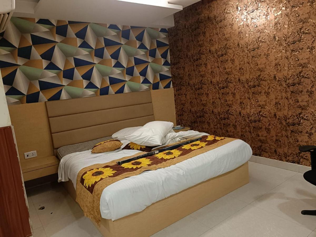 Hotel Ronit Royal Delhi Airport By D'Capitol Ню Делхи Екстериор снимка